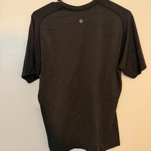 Lululemon Metal Vent Tech Short Sleeve Shirt — Black, Size M - Picture 2 of 2